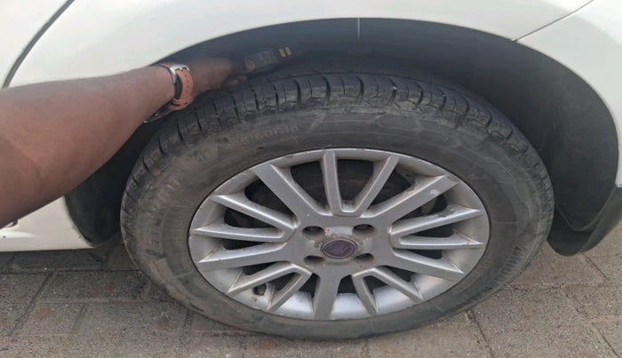 2012 Fiat Linea EMOTION 1.3, Diesel, Manual, 2,36,361 km, tyre