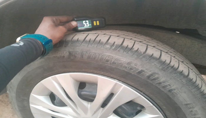 2013 Toyota Innova 2.5 GX 8 STR, Diesel, Manual, 61,388 km, tyre