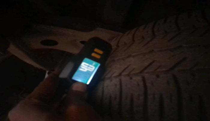 2013 Toyota Innova 2.5 GX 8 STR, Diesel, Manual, 61,388 km, tyre