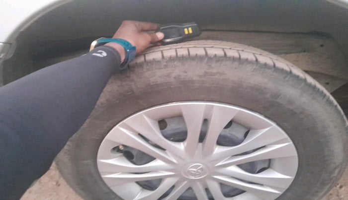 2013 Toyota Innova 2.5 GX 8 STR, Diesel, Manual, 61,388 km, tyre