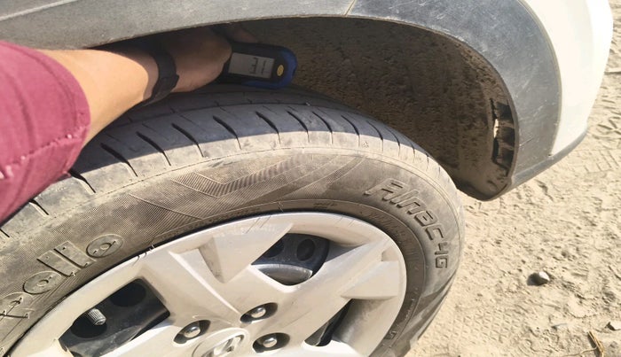 2021 Hyundai VENUE S 1.2, Petrol, Manual, 95,657 km, tyre