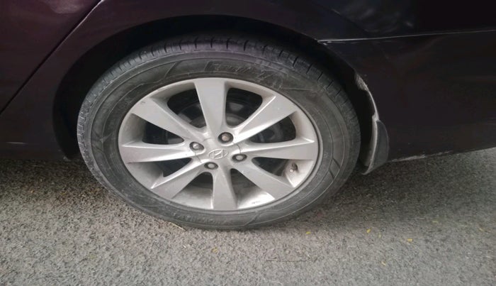 2011 Hyundai Verna FLUIDIC 1.6 VTVT SX, Petrol, Manual, 73,647 km, tyre