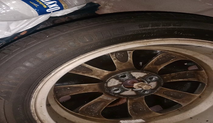 2011 Hyundai Verna FLUIDIC 1.6 VTVT SX, Petrol, Manual, 73,647 km, tyre