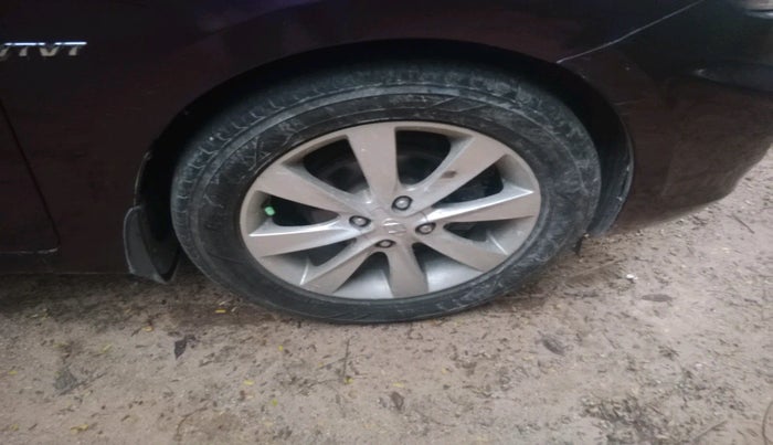 2011 Hyundai Verna FLUIDIC 1.6 VTVT SX, Petrol, Manual, 73,647 km, tyre