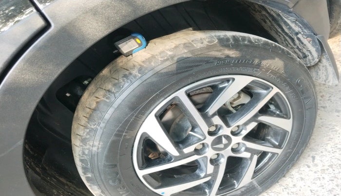 2025 Mahindra XUV 3XO AX5 1.2 L TCMPFi, Petrol, Manual, 4,604 km, tyre