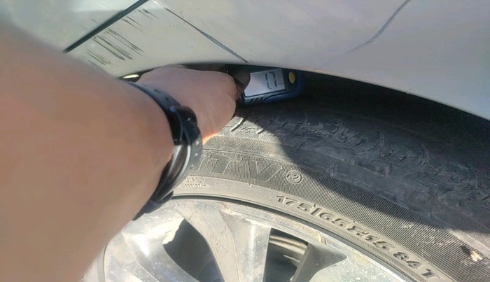 2014 Hyundai Xcent SX 1.2 (O), Petrol, Manual, 1,00,406 km, tyre