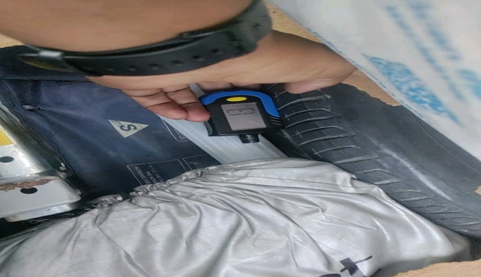 2014 Hyundai Xcent SX 1.2 (O), Petrol, Manual, 1,00,406 km, tyre