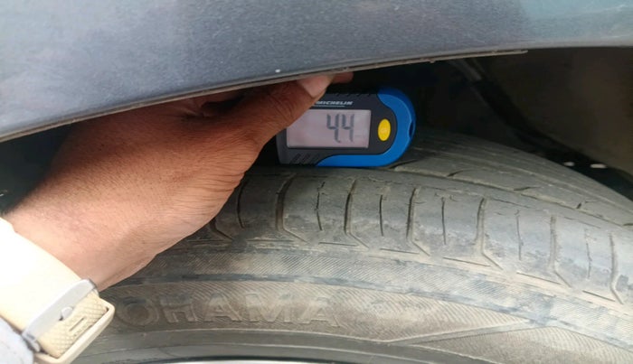 2018 Toyota Innova Crysta 2.8 GX AT 8 STR, Diesel, Automatic, 84,953 km, tyre