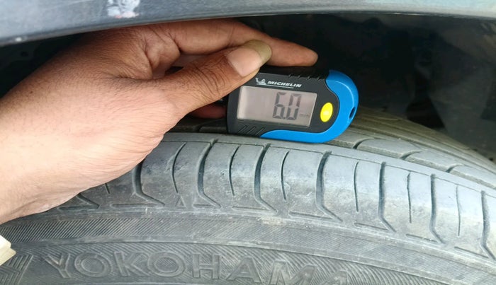 2018 Toyota Innova Crysta 2.8 GX AT 8 STR, Diesel, Automatic, 84,953 km, tyre