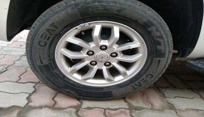 2016 Mahindra TUV300 T8, Diesel, Manual, 47,200 km, tyre