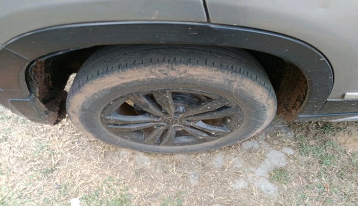 2018 Maruti Vitara Brezza ZDI, Diesel, Manual, 1,70,998 km, tyre