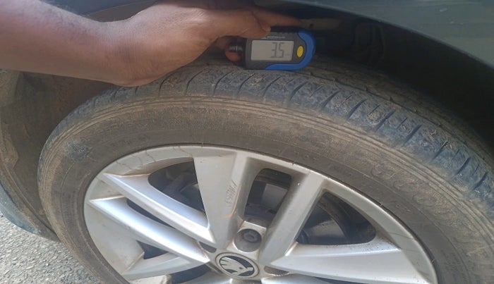 2017 Skoda Rapid 1.6 MPI STYLE PLUS AT, Petrol, Automatic, 69,140 km, tyre