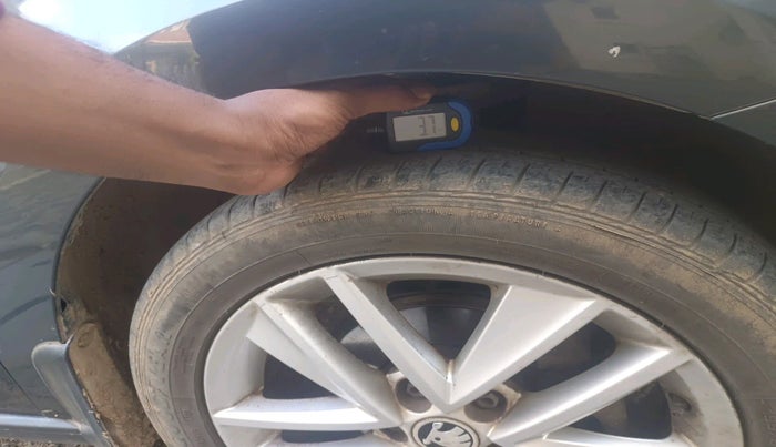 2017 Skoda Rapid 1.6 MPI STYLE PLUS AT, Petrol, Automatic, 69,140 km, tyre