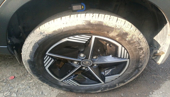 2023 Tata NEXON FEARLESS DCA DUAL TONE 1.2 PETROL, Petrol, Automatic, 8,043 km, tyre