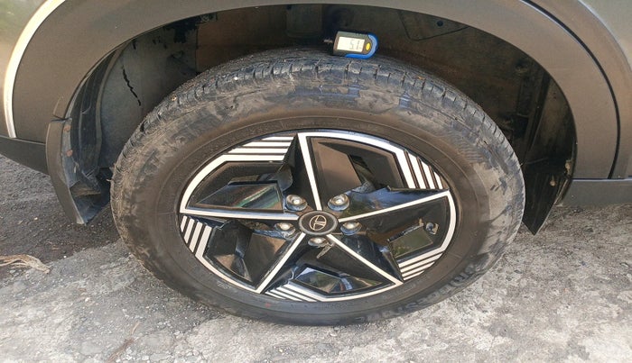 2023 Tata NEXON FEARLESS DCA DUAL TONE 1.2 PETROL, Petrol, Automatic, 8,043 km, tyre