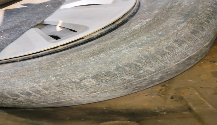 2011 Maruti SX4 VXI CNG, Petrol, Manual, 80,153 km, tyre