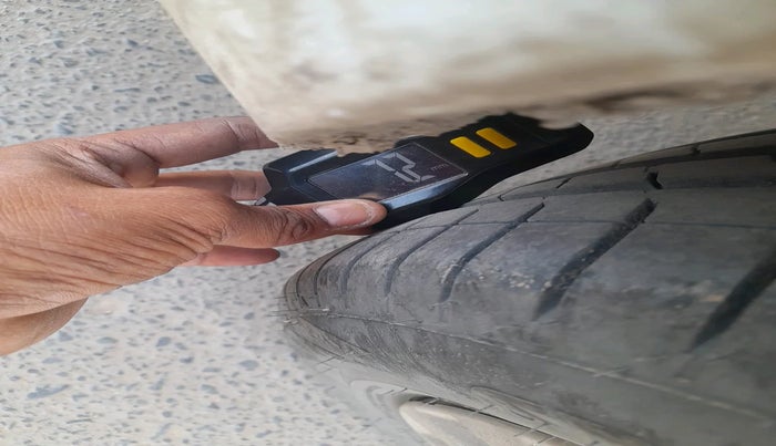 2017 Maruti Ciaz VDI+ SHVS, Diesel, Manual, 1,24,017 km, tyre