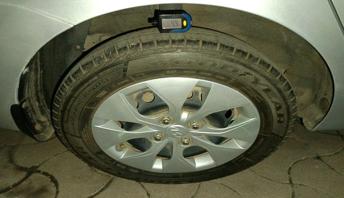 2015 Hyundai Xcent S 1.2, Petrol, Manual, 37,991 km, tyre