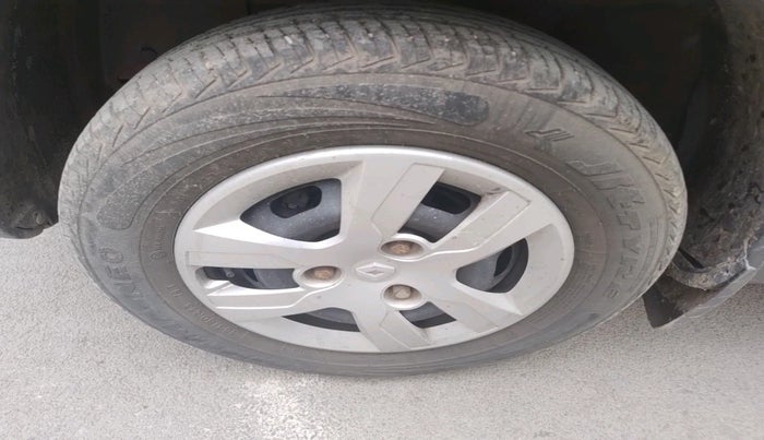 2017 Renault Kwid RXT 1.0 AMT (O), Petrol, Automatic, 23,901 km, tyre