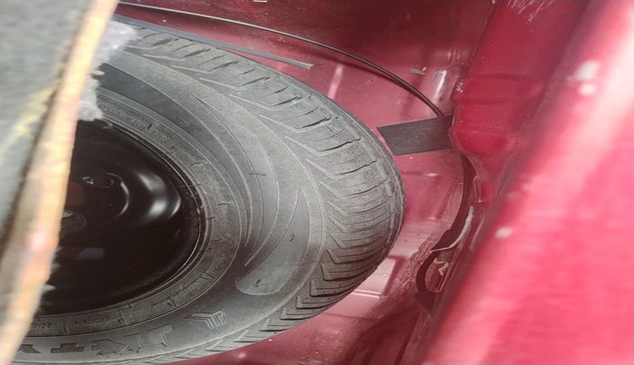 2017 Renault Kwid RXT 1.0 AMT (O), Petrol, Automatic, 23,901 km, tyre