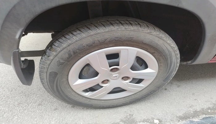 2017 Renault Kwid RXT 1.0 AMT (O), Petrol, Automatic, 23,901 km, tyre