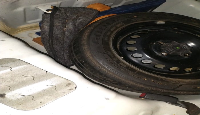 2015 Hyundai Grand i10 SPORTZ 1.1 CRDI, Diesel, Manual, 1,04,000 km, tyre