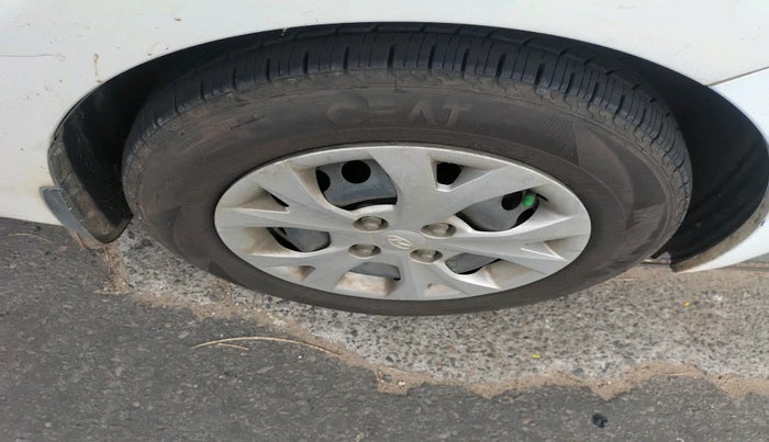 2015 Hyundai Grand i10 SPORTZ 1.1 CRDI, Diesel, Manual, 1,04,000 km, tyre