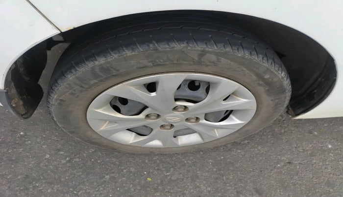 2015 Hyundai Grand i10 SPORTZ 1.1 CRDI, Diesel, Manual, 1,04,000 km, tyre