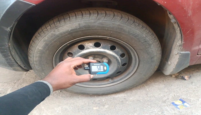 2010 Maruti Swift LXI, Petrol, Manual, 1,76,193 km, tyre