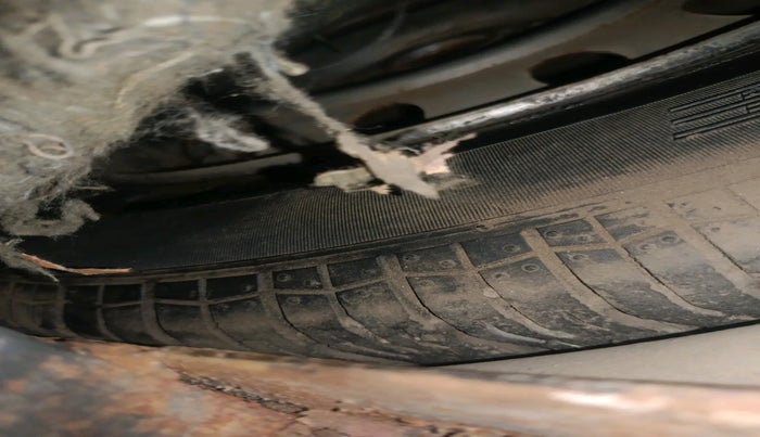 2010 Maruti Swift LXI, Petrol, Manual, 1,76,193 km, tyre