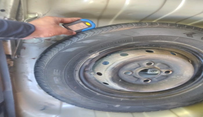 2013 Maruti Alto 800 LXI, Petrol, Manual, 1,00,213 km, tyre