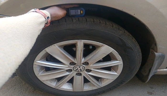 2016 Volkswagen Vento HIGHLINE PETROL AT, Petrol, Automatic, 1,29,549 km, tyre