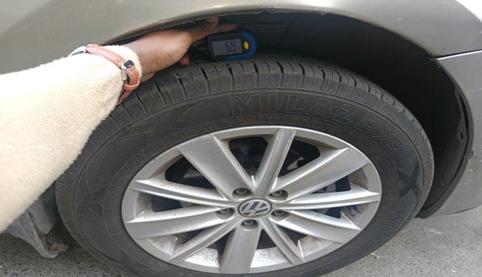 2016 Volkswagen Vento HIGHLINE PETROL AT, Petrol, Automatic, 1,29,549 km, tyre