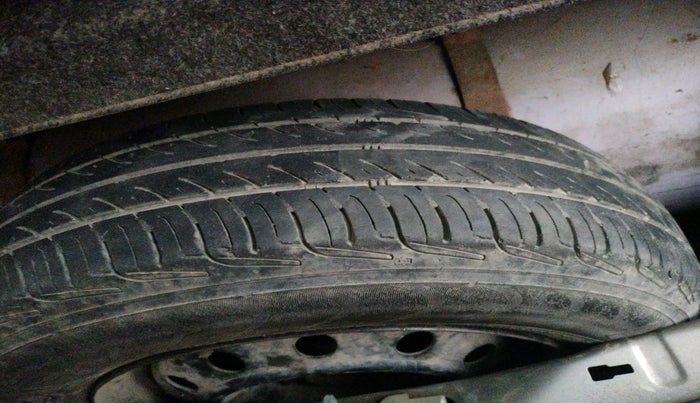 2012 Maruti Swift VXI, Petrol, Manual, 1,89,583 km, tyre