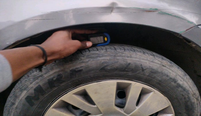 2012 Maruti Swift VXI, Petrol, Manual, 1,89,583 km, tyre