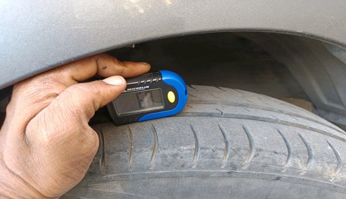 2010 Hyundai i10 ASTA 1.2 AT SUNROOF, Petrol, Automatic, 1,54,354 km, tyre