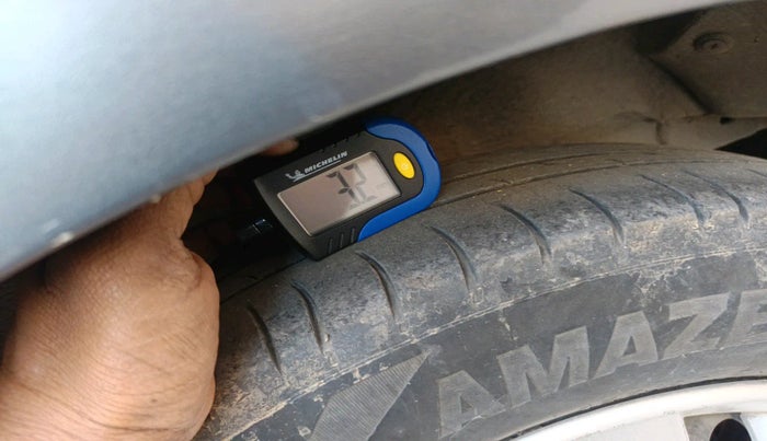 2010 Hyundai i10 ASTA 1.2 AT SUNROOF, Petrol, Automatic, 1,54,354 km, tyre