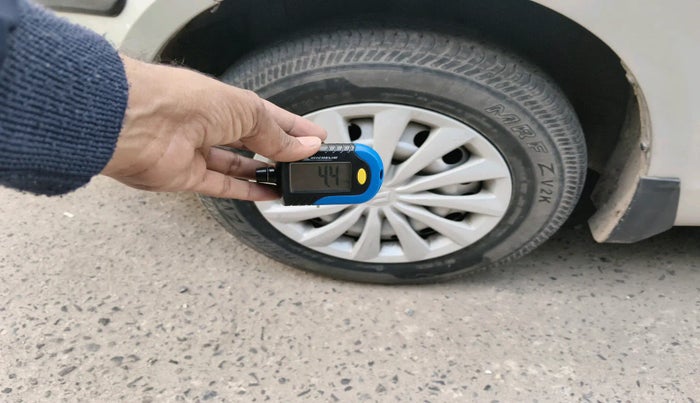 2017 Maruti Swift LXI (O), Petrol, Manual, 47,974 km, tyre