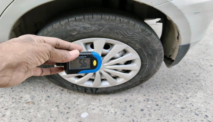 2017 Maruti Swift LXI (O), Petrol, Manual, 47,974 km, tyre