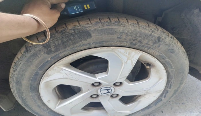 2015 Honda City 1.5L I-VTEC VX CVT, Petrol, Automatic, 1,38,082 km, tyre