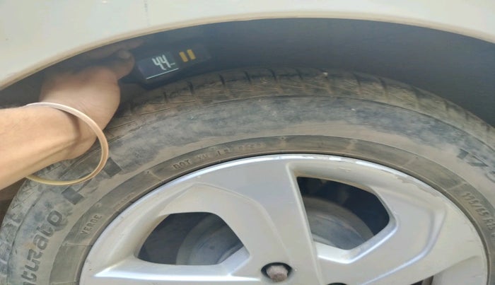 2015 Honda City 1.5L I-VTEC VX CVT, Petrol, Automatic, 1,38,082 km, tyre