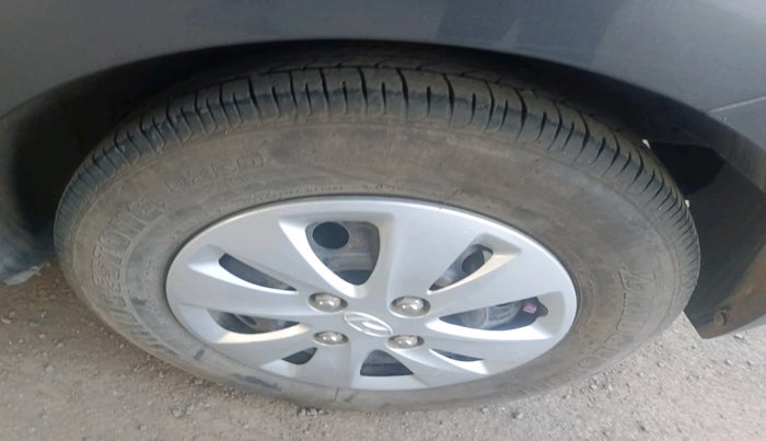 2013 Hyundai i10 MAGNA 1.2, Petrol, Manual, 69,463 km, tyre