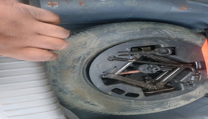 2013 Hyundai i10 MAGNA 1.2, Petrol, Manual, 69,463 km, tyre