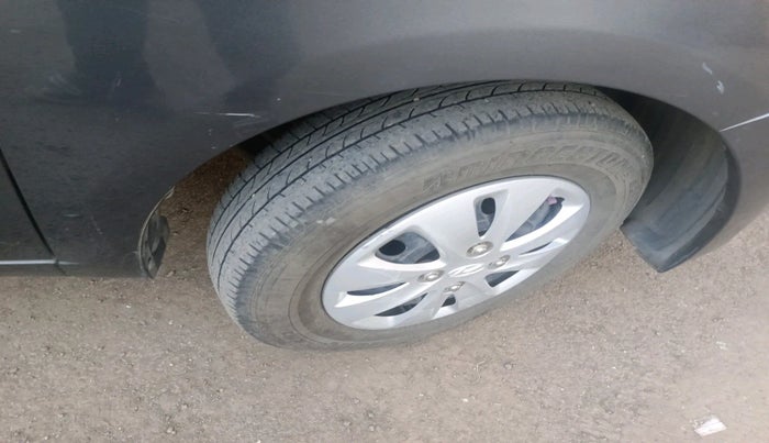 2013 Hyundai i10 MAGNA 1.2, Petrol, Manual, 69,463 km, tyre