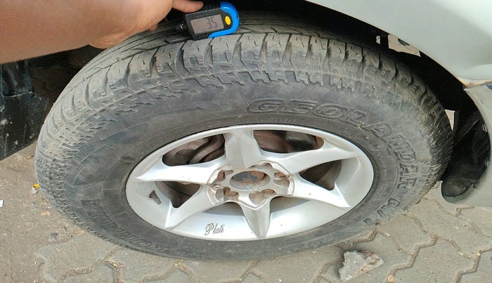 2011 Mahindra Xylo D2, Diesel, Manual, 2,21,006 km, tyre