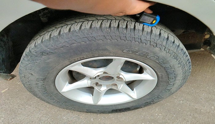 2011 Mahindra Xylo D2, Diesel, Manual, 2,21,006 km, tyre