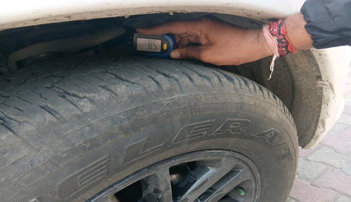 2015 Toyota Fortuner 3.0 4X2 MT, Diesel, Manual, 4,04,897 km, tyre