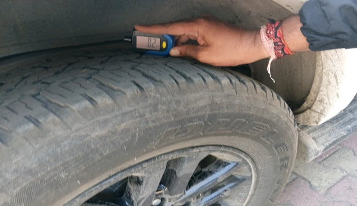 2015 Toyota Fortuner 3.0 4X2 MT, Diesel, Manual, 4,04,897 km, tyre