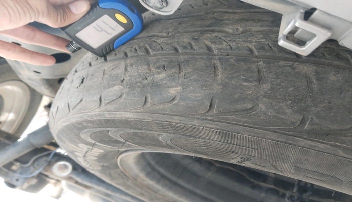 2022 Toyota Innova Crysta 2.4 G 8 STR, Diesel, Manual, 55,007 km, tyre