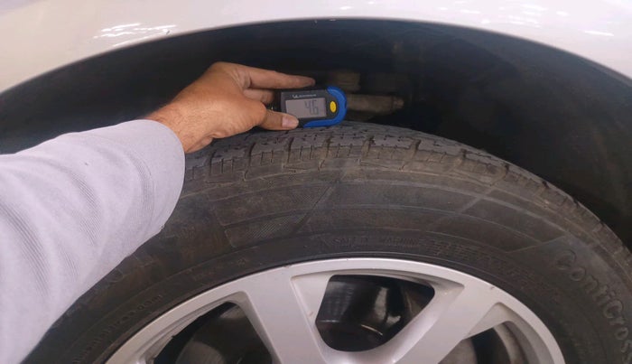 2012 Audi Q5 2.0 TDI QUATTRO, Diesel, Automatic, 1,04,346 km, tyre